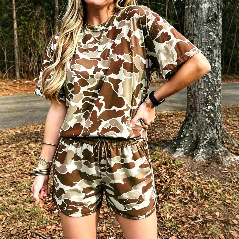 Loose-fitting T-shirt and camouflage print shorts set